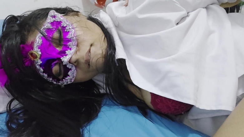 NEGRITA SEXY: Trattamento insolito dell'infermiera: il check-up in ufficio finisce in un'intensa...