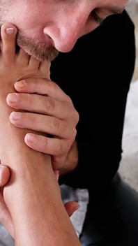 Barfota kvinnlig dominans - fot & fötter dyrkan, footjob & förnekelse orgasm - älskarinna Julia