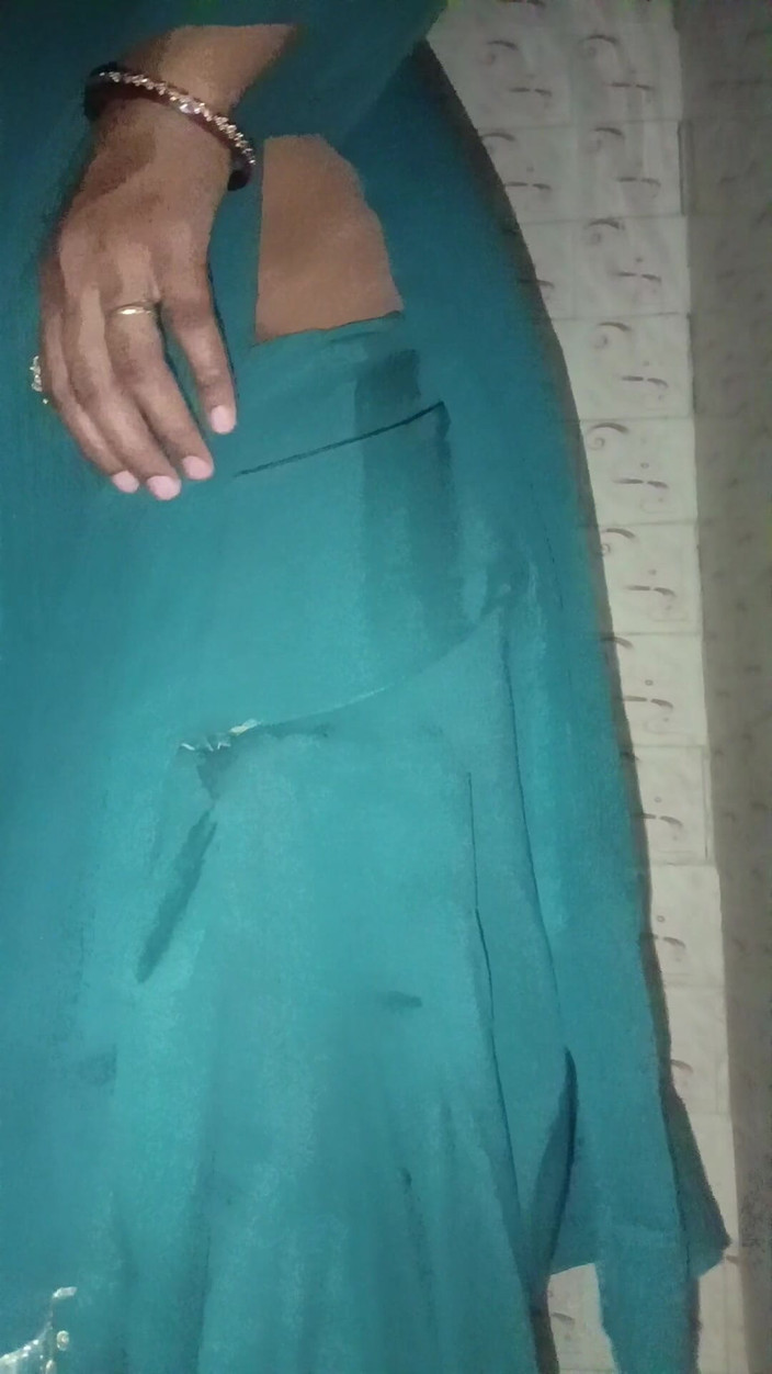 Bhabhi UP: 인도 핫한 인도 바비 가렐루