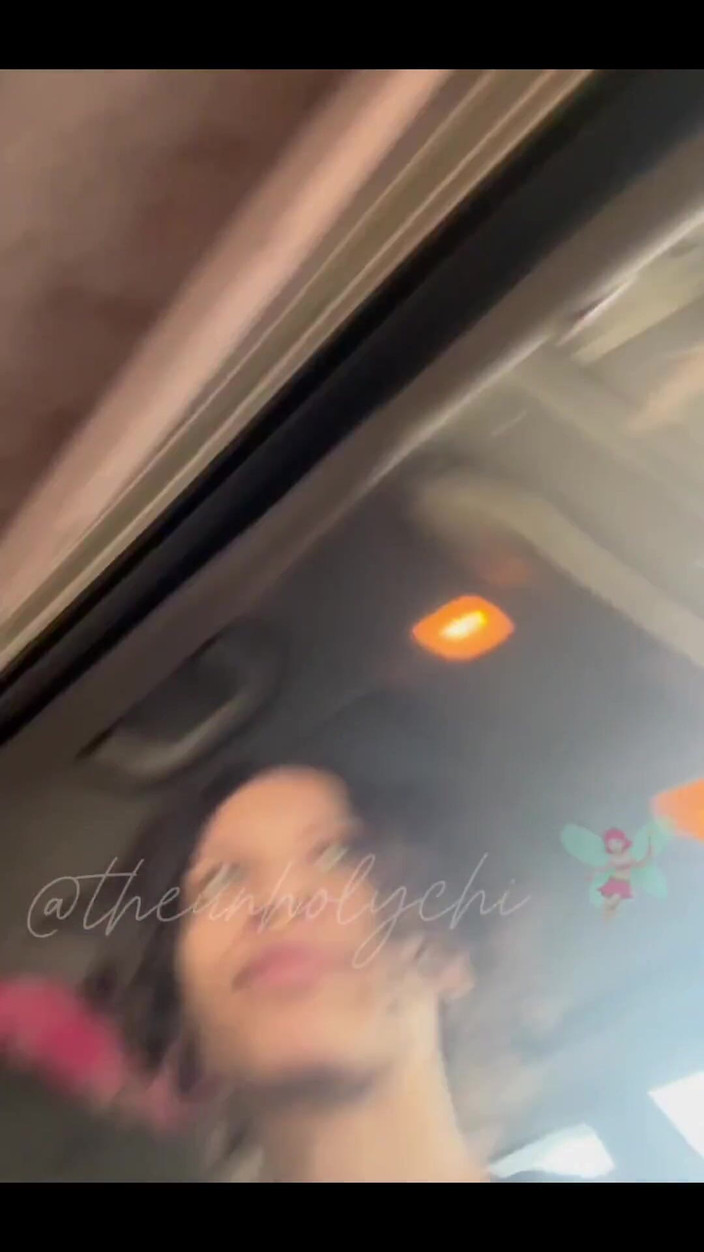 theunholychi: Napalona impulsywna i pokazująca się stopami! 