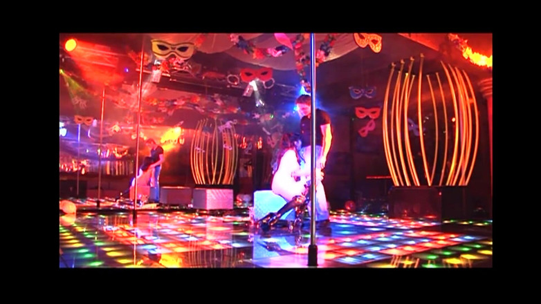 Anal Invasion: Podwójna penetracja w dyskotece