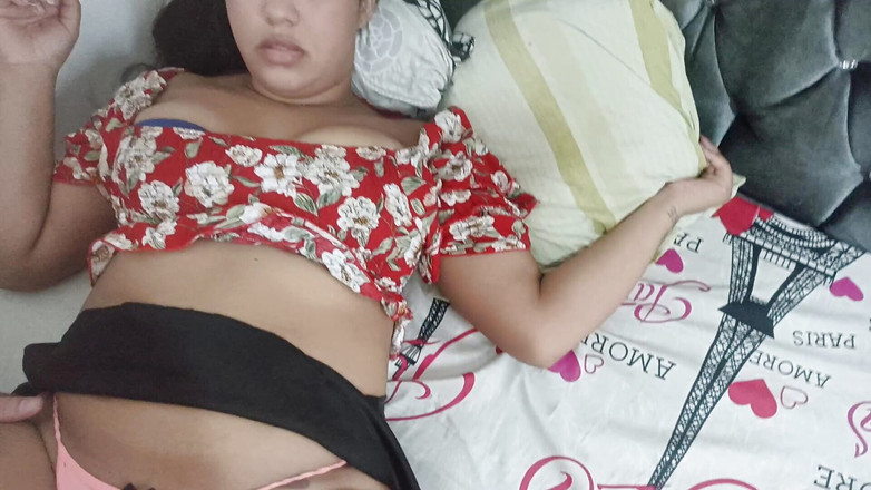 Pikaa6: 彼氏は良い性交をしなかったので、彼女は隣の大きな男の子を呼んだ