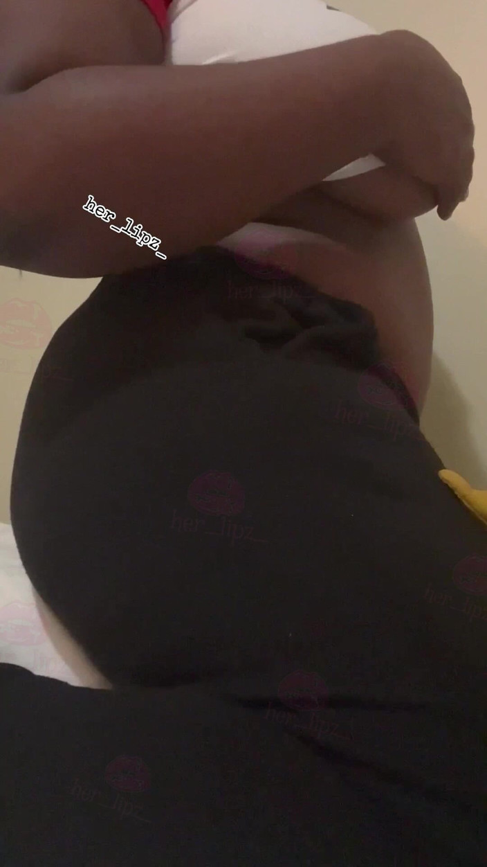 Anye Meshell: ビデオ通話中の腰交渉!