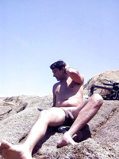 Boy top Amador: 在海滩上自慰