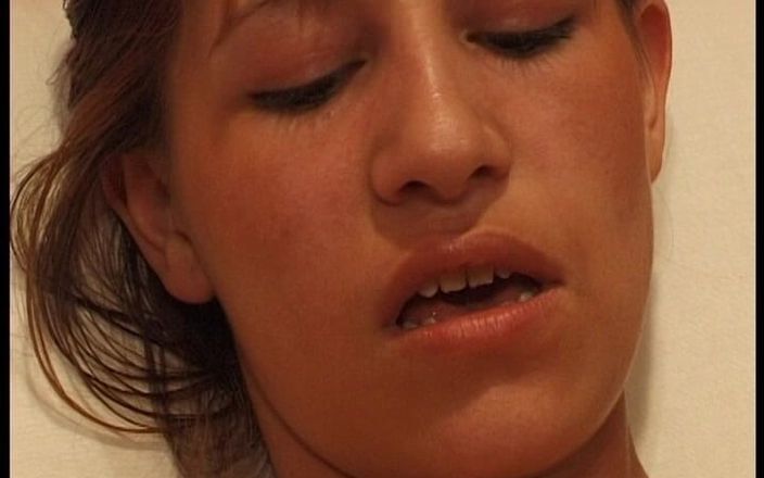 YOUR FIRST PORN: Heisse finger - ilona ateşli parmaklar - ilona
