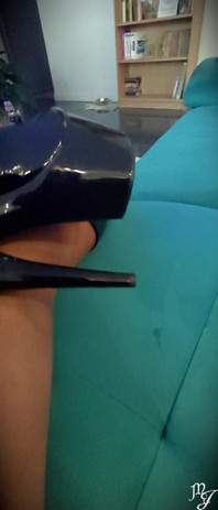 Du Verliebst Dich in Meine Stiefel Und Meine Strumpfhose - Herrin Julia.