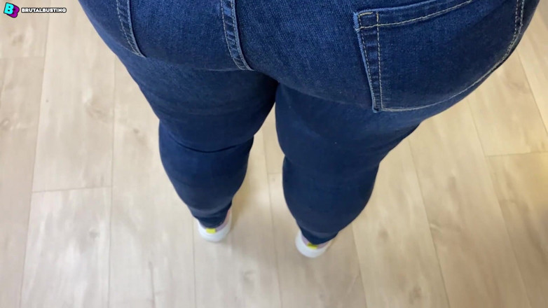 David Marcek: C’est juste un jouet pour ses énormes jambes ! Des coups de...