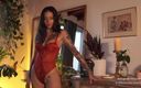 Effy Loweell studio: La hermosa modelo latina de webcam effyloweell tiene un cuerpo...