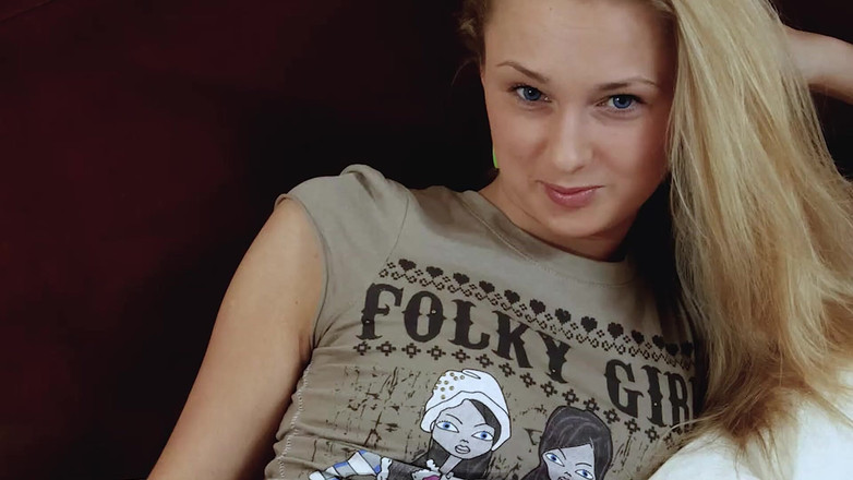 Sextermedia by Pete: 金发熟女的乳交和乳交授精