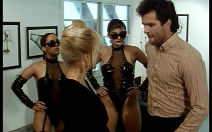 Vintage megastore: Vintage orgía y bukkake con cachonda milf follada y corrida...