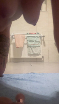 I Have a Sweet Pussy and a Big Juicy Ass and I Love to Shave My Pussy so That You Can Then Lick It Well and Enjoy My Juice!