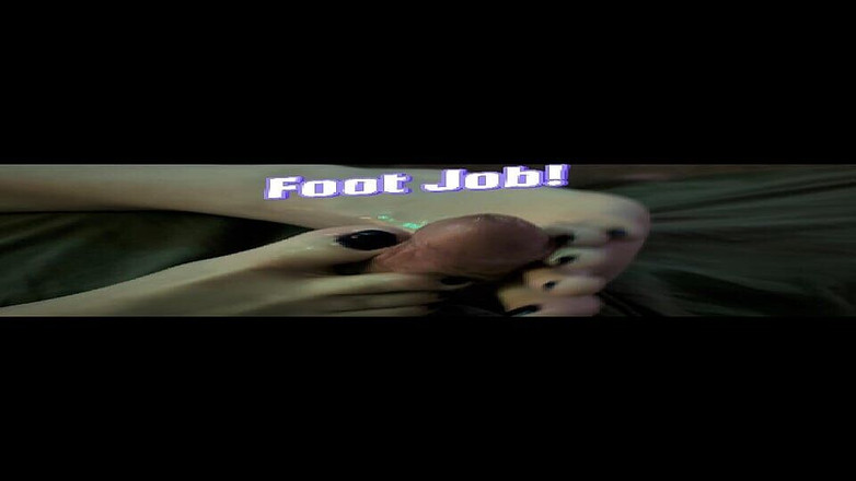 Elaras Pan: Elara Gives Her First Footjob Ever!