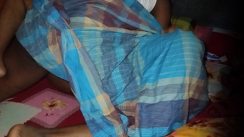 Deshi women: Мачеха дези помогает пасыну расслабиться со страстным сексом дома