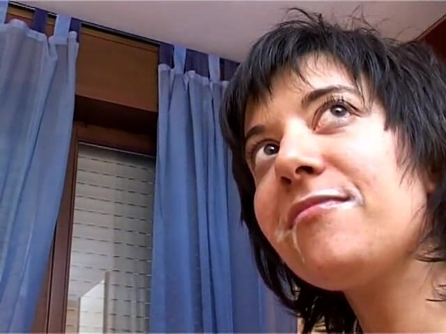 Milf in Love: ブルネット熟女と巨根