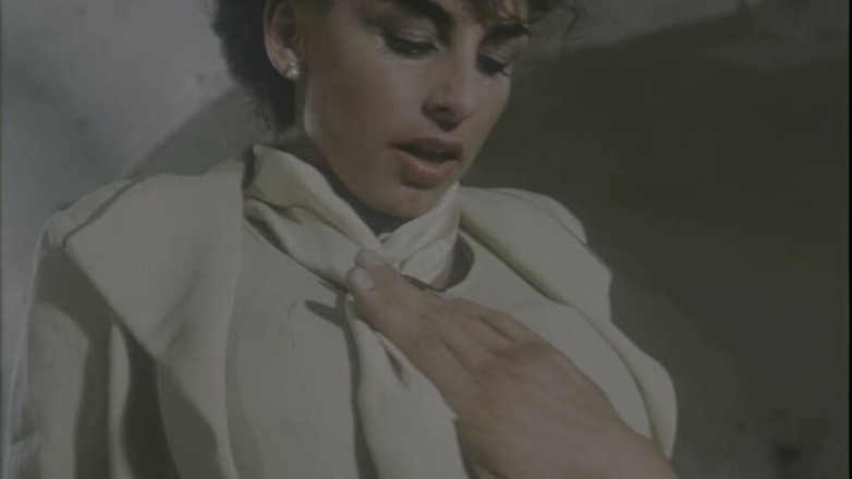 pornitaliangraffiti: Sarah Young, Eski Sevgilisiyle Yatmayı Hayal Ediyor