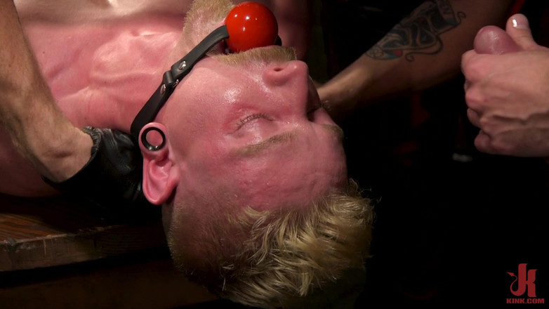 Kink Men Classics: Cody winter: spinto al massimo e prende tutto