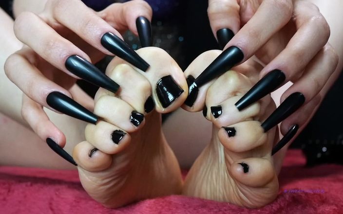 Rebecca Diamante: The Black and Mesmerizing Nail Polish by Rebecca Diamante