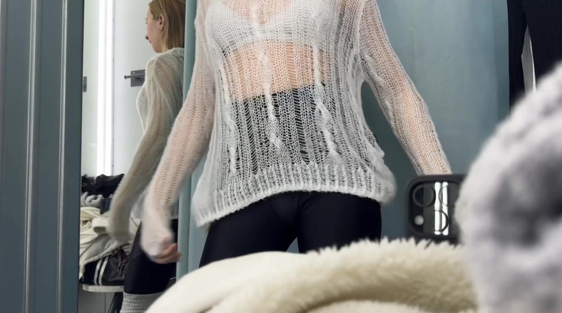 Skinny_lady69: 在商店里崇拜热辣女神