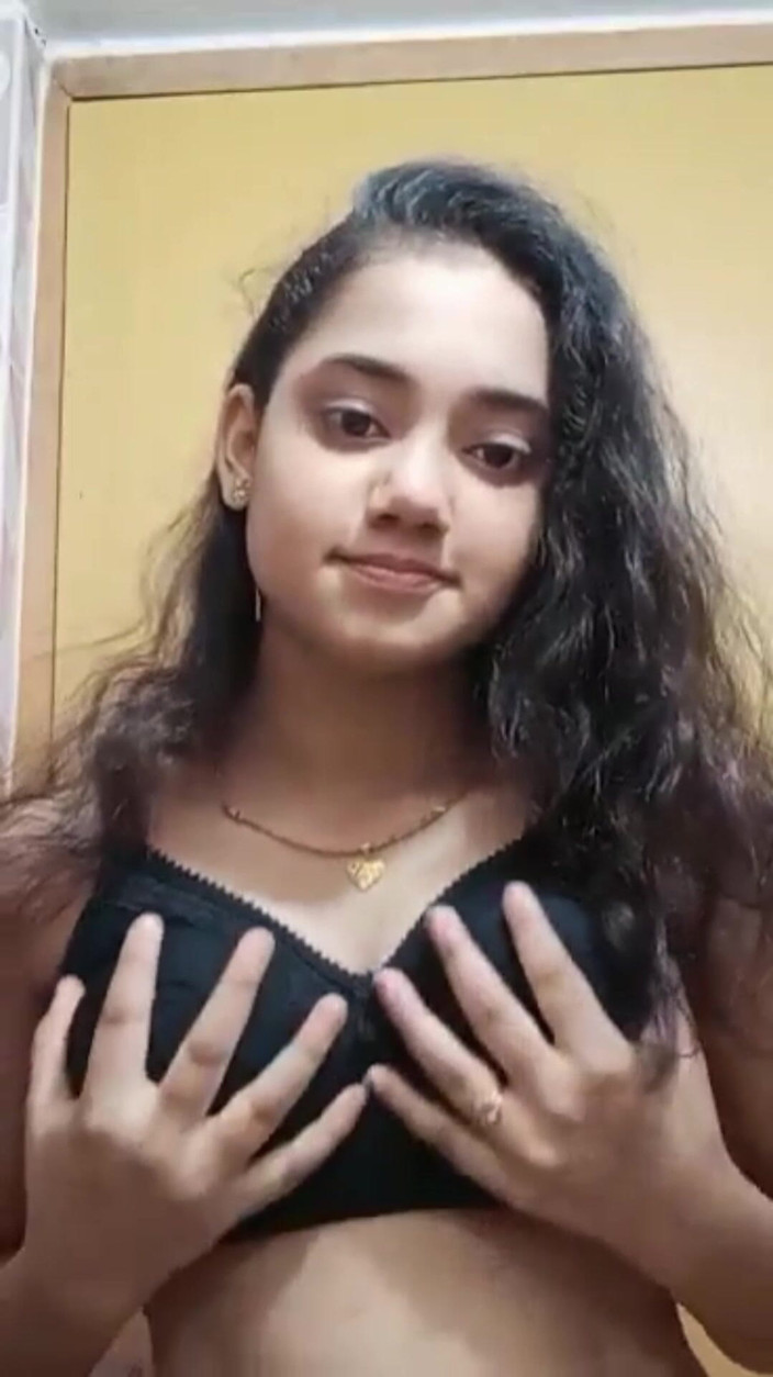 MehwishAly: 在浴室为男朋友制作视频