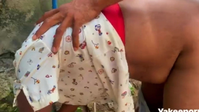 Yakeeporn: Nkechi la ragazza del villaggio ama il sesso così tanto