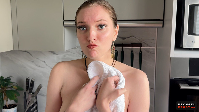 Michael Frost Pro: Aksi Awak Hanya Tidak Bermoral! Saya adik tiri awak - Fantasi...