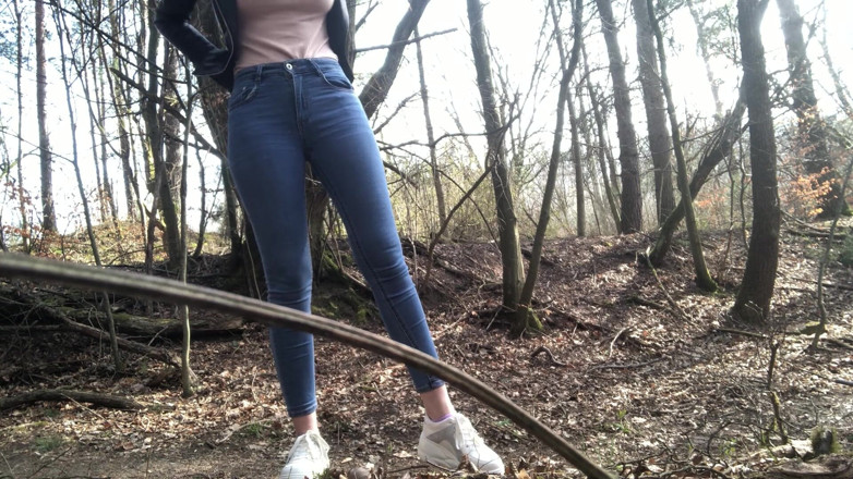 Arteya: Pee in the Forest