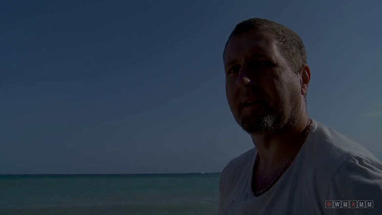 WWMAMM: La bionda maliziosa Debora scopa uno sconosciuto sulla spiaggia mentre...