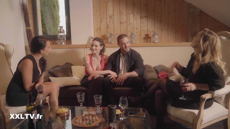 XXLTVFR: Anal Sex in Front of Friends