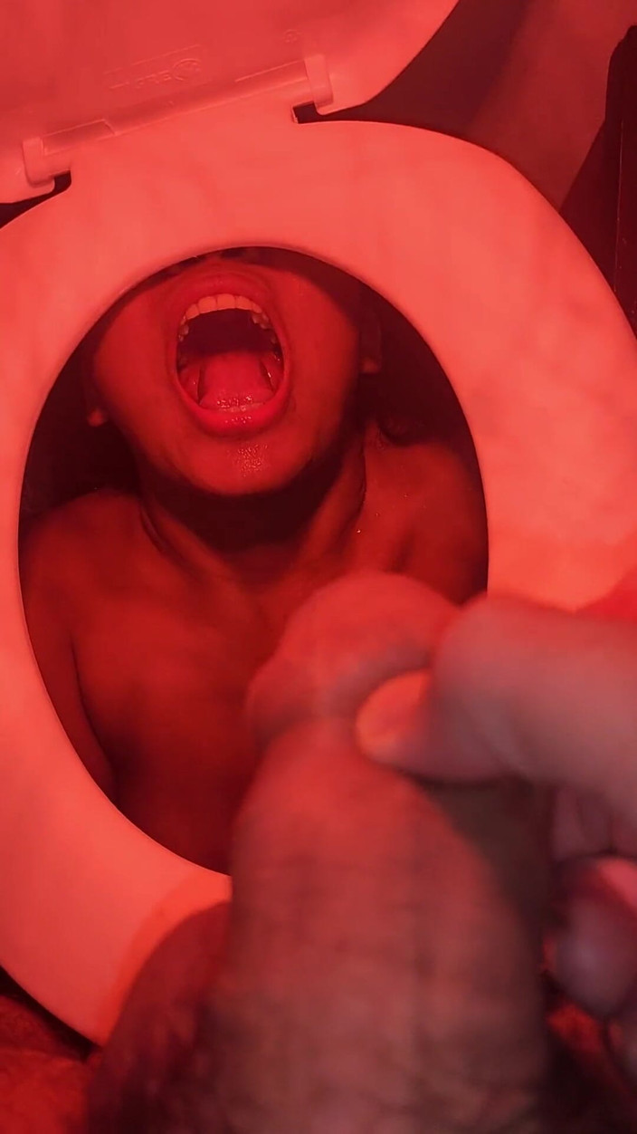 Pietro Montoya: Een nieuw menselijk toilet met privé-spoeling V 12/08/2023
