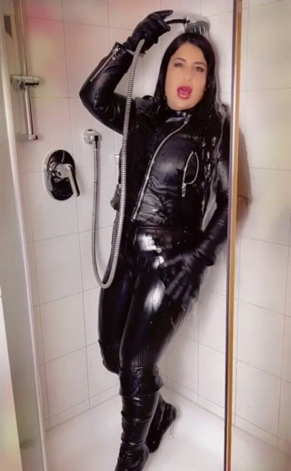 LadyAyse5: Hot Leather Shower