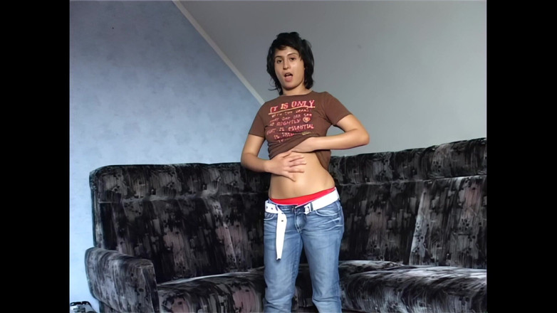 Deutschland porn: Elle Semble Masculine Mais Se Branle Sur Son Sexe