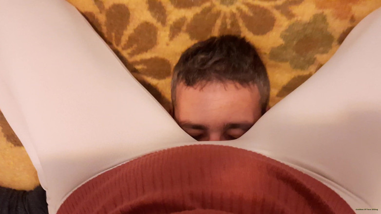 goddess82: Siedzenie na twarzy w leginsach! Ekstremalne zbliżenia! (rozdzielczość 4k) Wysoka rozdzielczość!