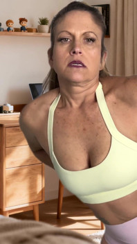 Asshole JOI From Your Sexy Muscle Mommy - 4K - Tabithaxxx
