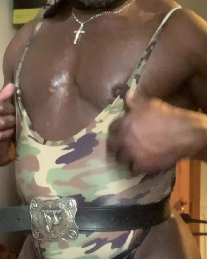 Masculine crossdresser: Singlet Dij Hoge Laarzen Travestiet Prostaat Aftrekken