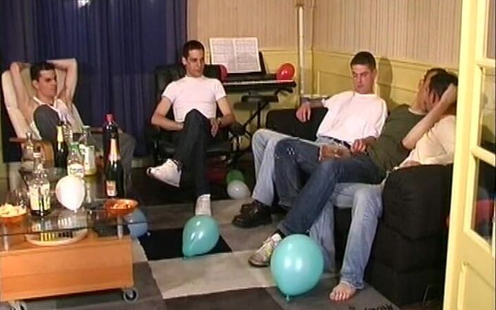 Gay vintage vibes: Yoğun sikişler sürücüde #10