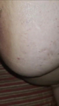 Orta yaşlı seksi kadın göğüslerine çok sperm alıyor