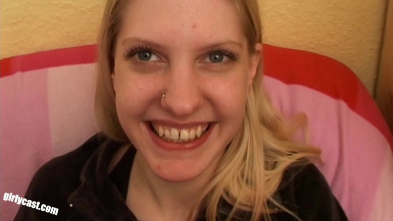 Girlycast: Tiener Kati's eerste grote zwarte lul terwijl haar vriendje kijkt