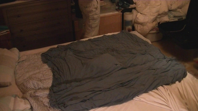 Mark Hannes: Nahá masturbace v posteli