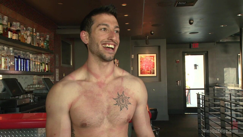 Men on Edge: Il barista etero muscoloso