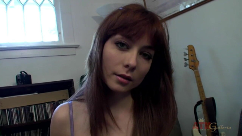 ATK Fans (Solo): Zoe Voss masturbates her sweet snatch