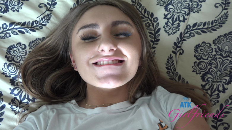 ATK Girlfriends: Penelope je zpět a chce, abyste tentokrát prozkoumali její zadek