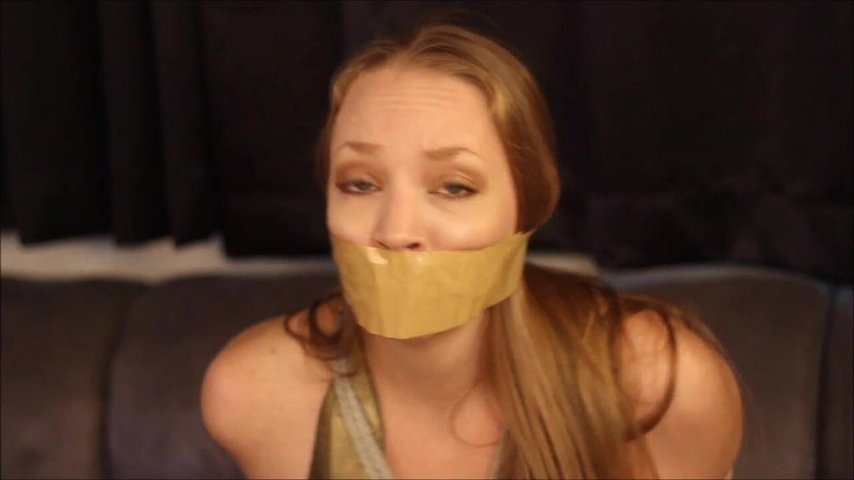 Selfgags classic: Prom Queen gebonden, mond gesnoerd en opgeslagen voor de nacht!