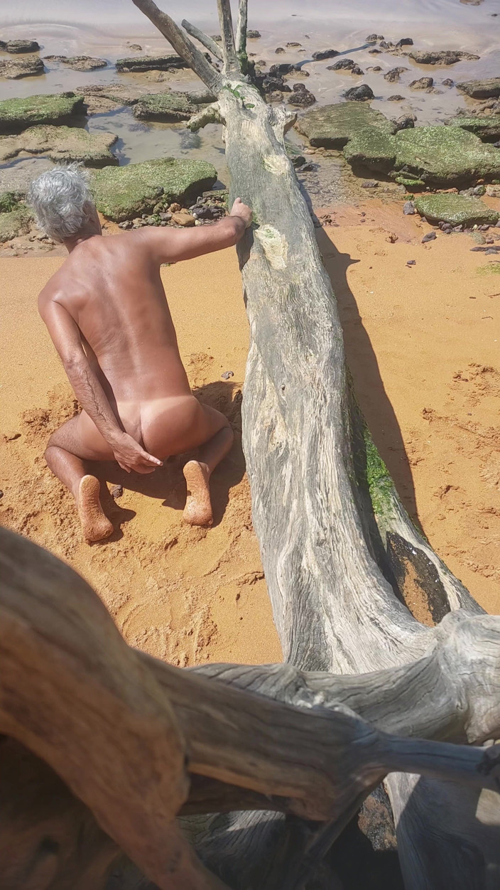 Ladysilvas: Ladysilva on the Beach Naked Showing off Her Tanned Sexy...