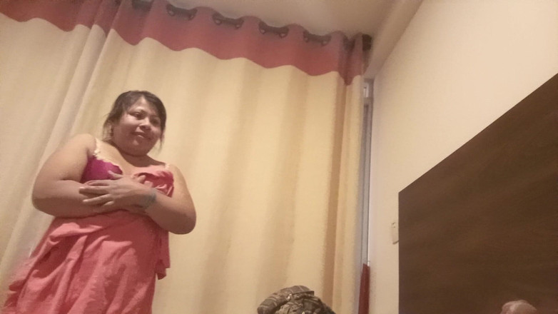 Moo DBOXXX: Ik heb seks met een alleenstaande stiefmoeder die ik op...