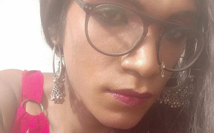 Keerthanakeerthi95: Sissy India memancut secara langsung