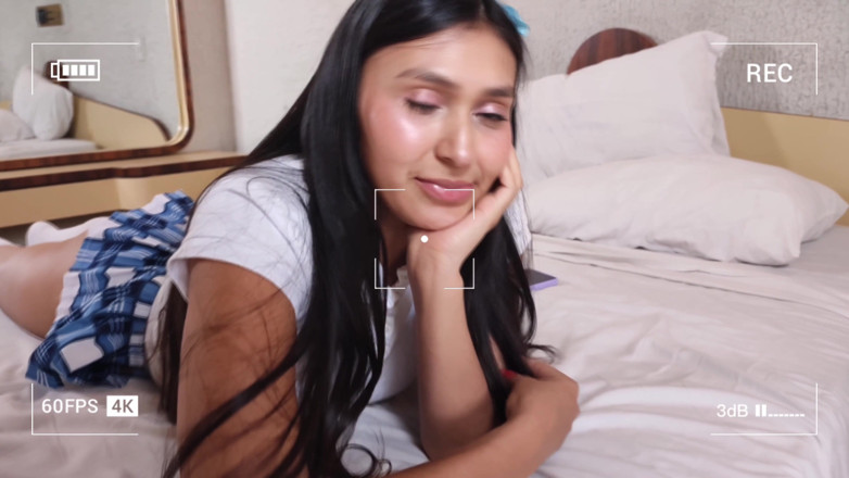 Teen sex 66: Mooi studentenmeisje in blauwe rok met stiefbroer in hotelkamer
