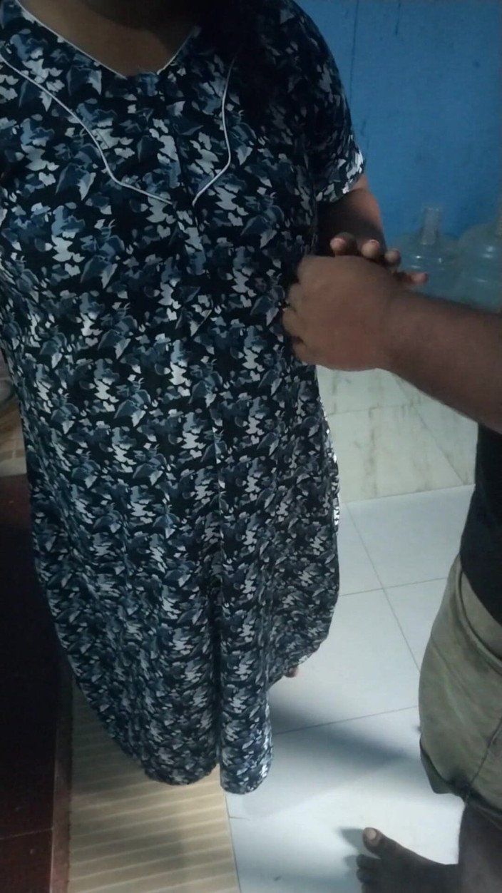 Benita sweety: Akka thambi alimentando leche caliente tamil hablando