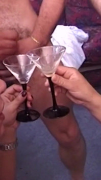 Trojka s muži, ráda pije sperma na konci