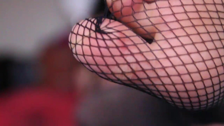 Lady Mesmeratrix Official: You pervert, jerk off on my feet