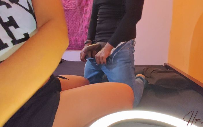 Hope Love: Une demi-sœur folle excitée s'offre à son demi-frère pour le plaisir